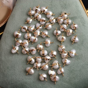 Connecteur encadré de perles d'eau douce de 10 mm en forme de pomme de terre