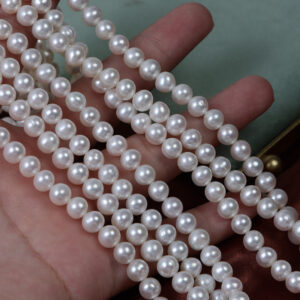 Perles d'eau douce presque rondes de 6 à 7 mm, fil de 39 cm