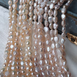 6 mm mehrfarbige Süßwasserperlen mit flacher Rückseite, 40–41 cm