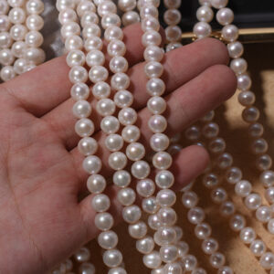 Perles d'eau douce presque rondes et très brillantes de 7 mm