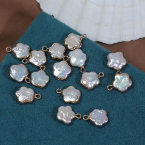 Flower-shaped Natural Freshwater Pearl Pendant
