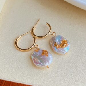 Ohrhänger mit Goldblattmünze und Perle