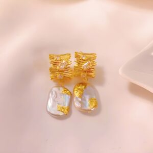 Goldene quadratische Barockperlen-Creolen