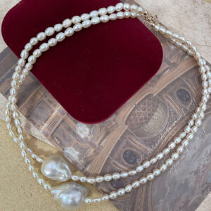 Baroque Pearl Pendant Necklace with Oval Pearls
