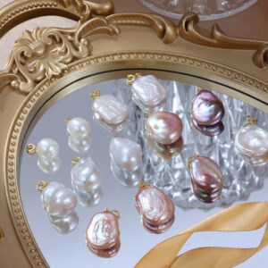 Anhänger aus 925er Silber, vergoldet, mit natürlicher Barockperle