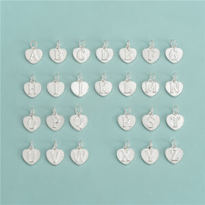 Dije de letra del alfabeto con forma de corazón en plata de ley S925