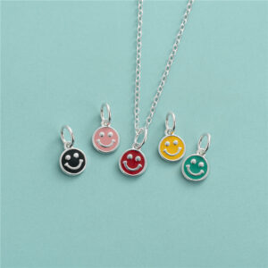 Colgante de resina con forma de sonrisa de dopamina en plata de ley S925