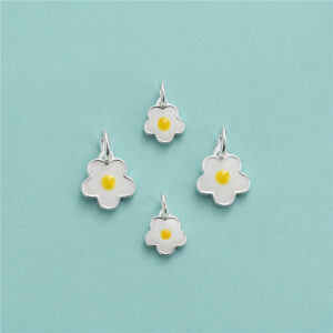 Colgante de flor de plumeria de resina de plata esterlina S925