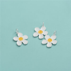 Colgante de flor sonriente de resina de plata esterlina S925