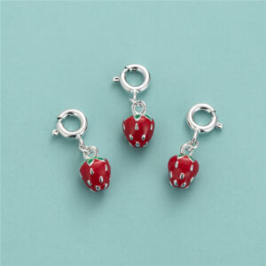 Colgante de fresa de resina de plata de ley S925 con cierre