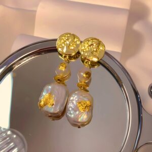 Pendientes de perla cuadrada con cabeza de reina