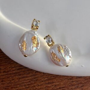 Boucles d'oreilles à tige en perles et zircons plats