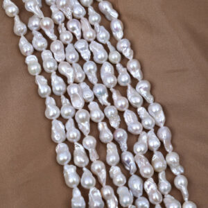 11 mm große barocke Süßwasserzuchtperlen