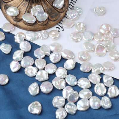 12-13 mm große, natürliche, barocke Süßwasserperlen in Blütenblattform