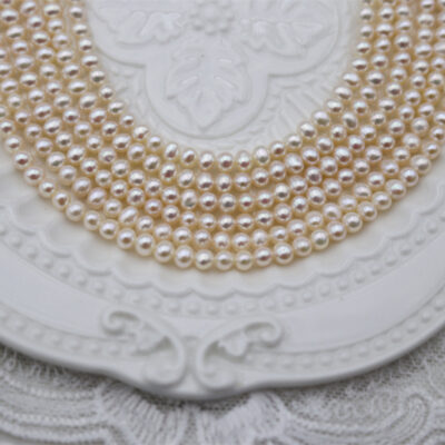 Perla de agua dulce natural de 4 mm de color cálido casi redonda