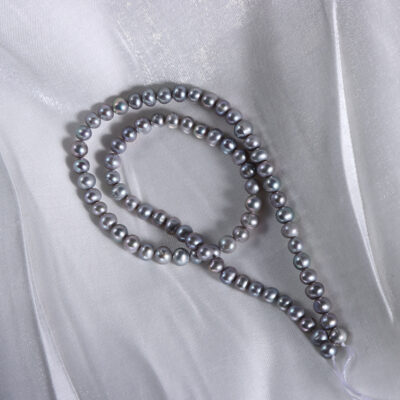 5 mm grau gefärbte, hochglänzende Süßwasserperlen in Kartoffelform