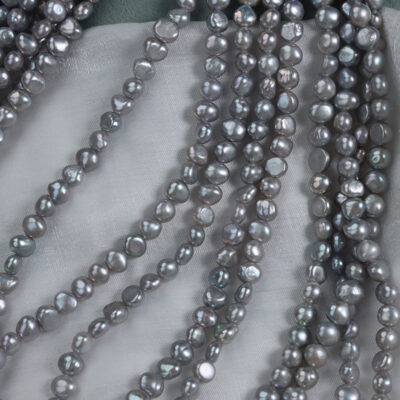 Perlas de agua dulce barrocas de brillo gris teñido de 6-7 mm