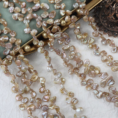 Perlas de agua dulce barrocas de pétalos teñidos de verde aguacate de 7-8 mm