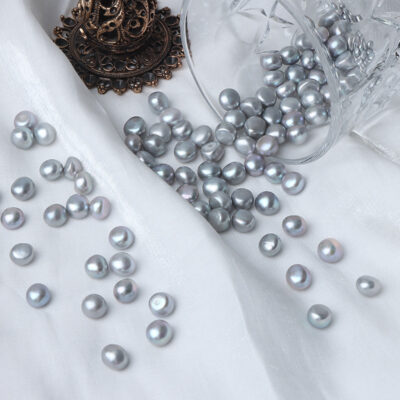 9 mm gefärbte graue, hochglänzende Süßwasserperlen in Knopfform