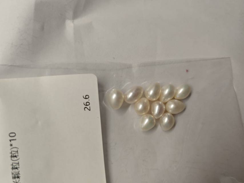 Reseña fotográfica de una perla de agua dulce en forma de lágrima fina de 7 mm