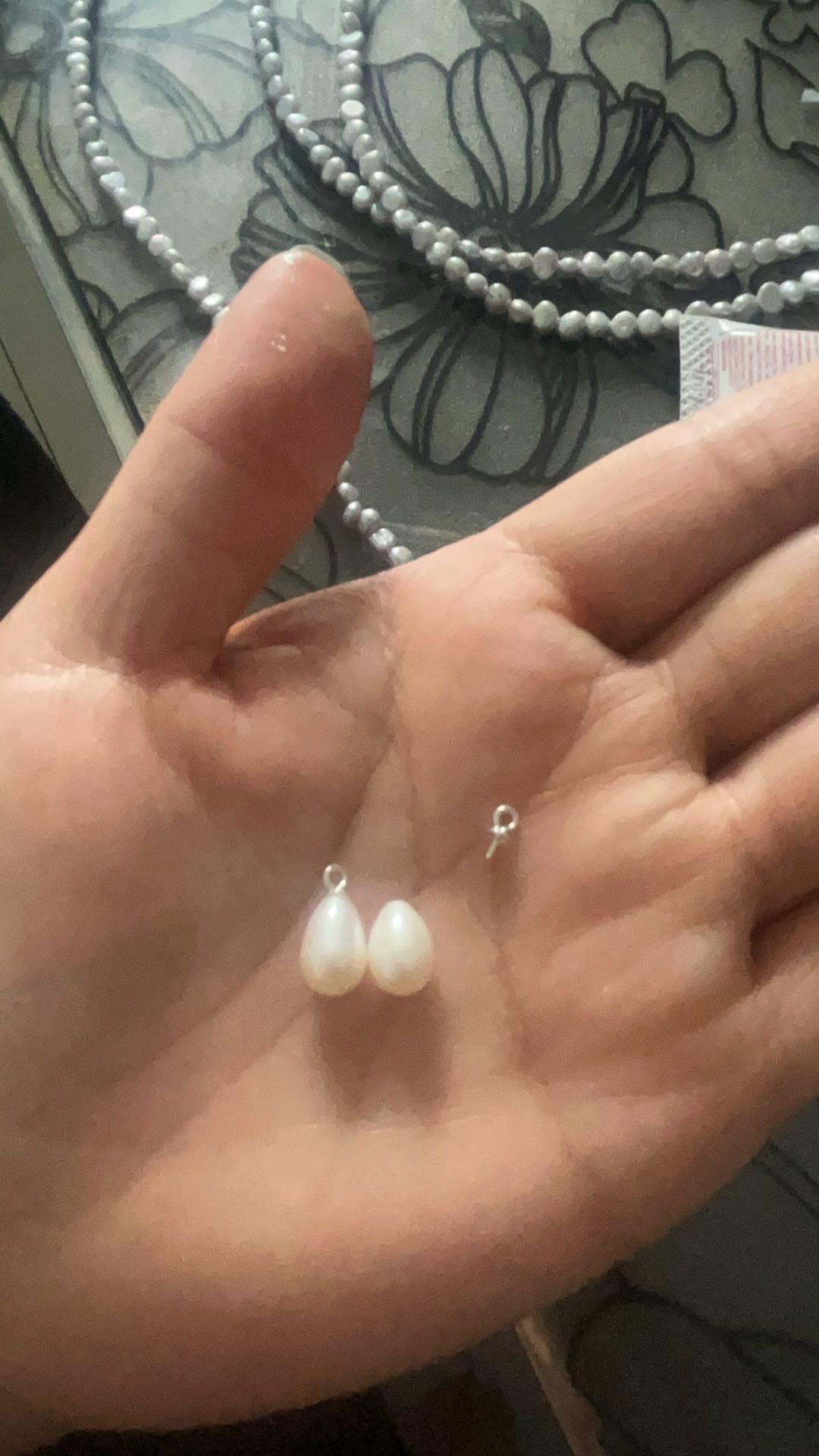 Reseña fotográfica de una perla de agua dulce en forma de lágrima fina de 7 mm