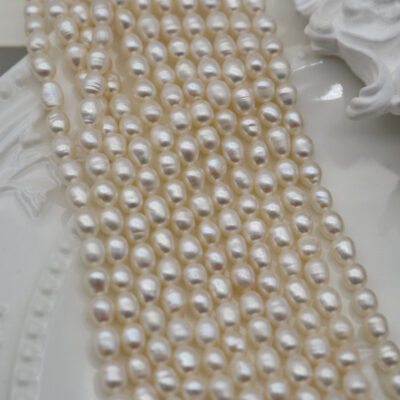 Perlas de arroz de agua dulce naturales ligeramente acanaladas de 4-5 mm