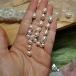 Reseña fotográfica de una perla de agua dulce en forma de lágrima fina de 7 mm