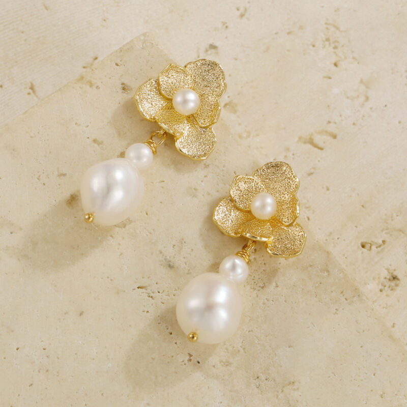 Baroque-Freshwater-Pearl-Flower-Stud-Earrings-Details-Show