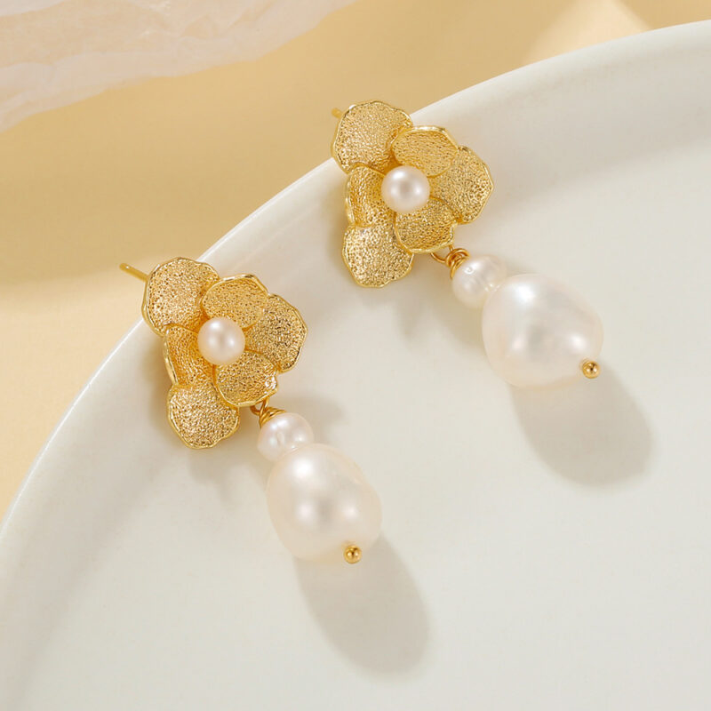 Baroque-Freshwater-Pearl-Flower-Stud-Earrings-Over-Details