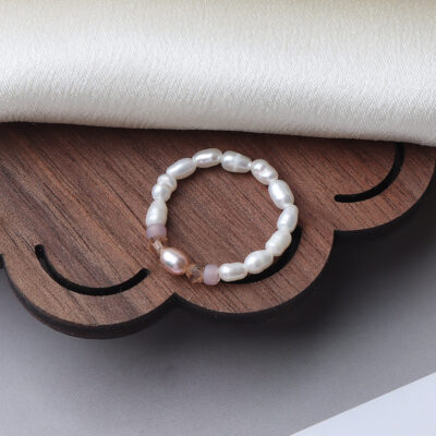 Elastic-Adjustable-Freshwater-Pearl-Rice-Bead-Ring-Deetails-Display