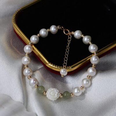 Freshwater-Pearl-Hetian-Jade-Carved-Rose-Bracelet-Deetails-Display