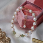 Bracelet en jade Hetian sculpté en perles d'eau douce et rose