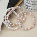 Details zum Armband aus echtem Süßwasserperlen-Reis-Stretch