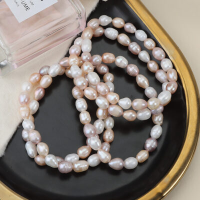 Pulsera elástica de arroz con auténticas perlas de agua dulce y detalles