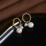 Pendientes de perla de agua dulce con circonitas bañadas en oro S925 (detalles)