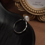 Anillo de perla de agua dulce barroca de ley S925 con detalles moteados