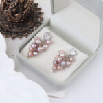 Pendientes de borla con perla de agua dulce color uva y circonita S925. Detalles.