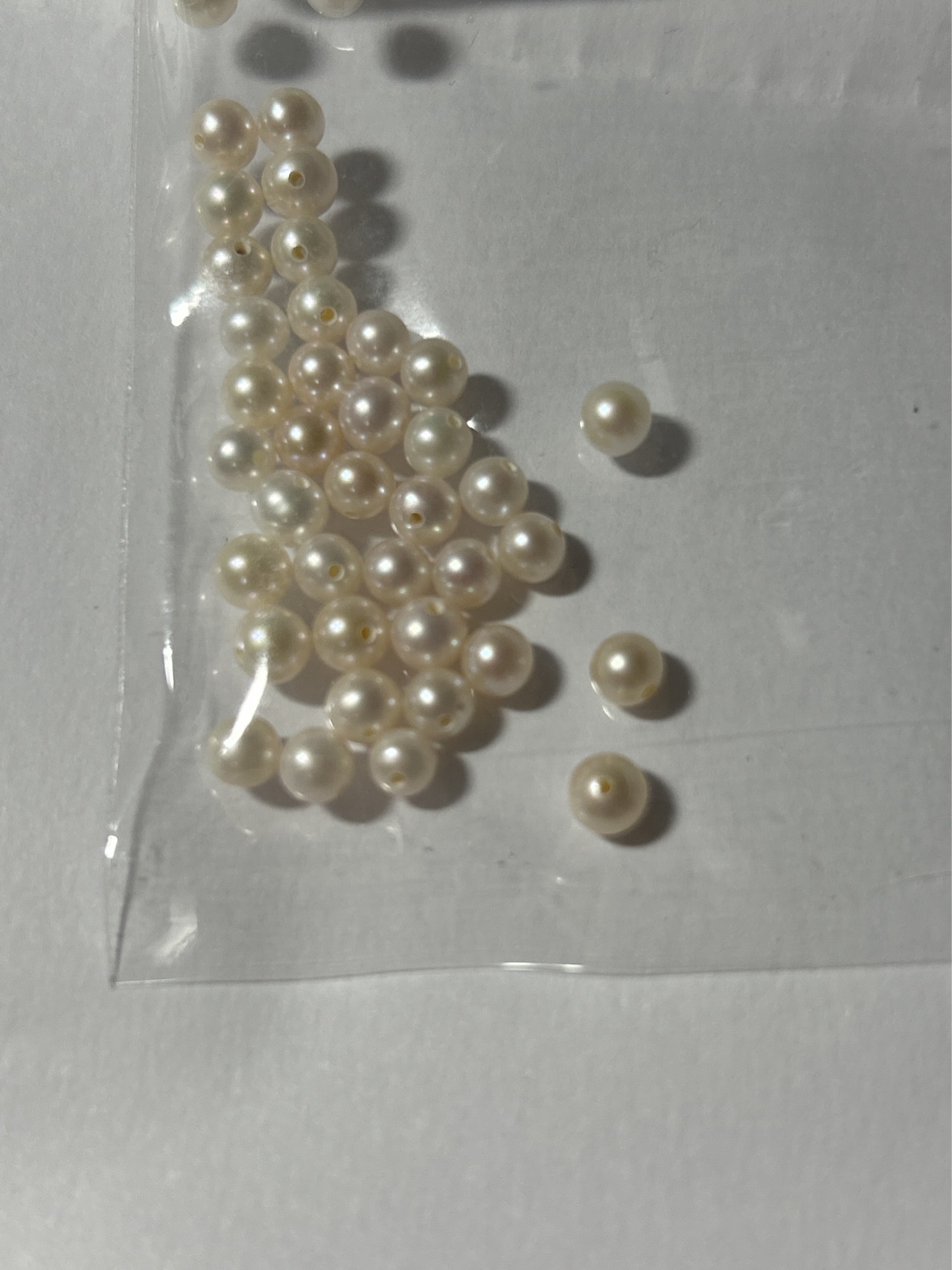 Perles d'eau douce rondes de 4 à 4,5 mm pour la fabrication de bijoux