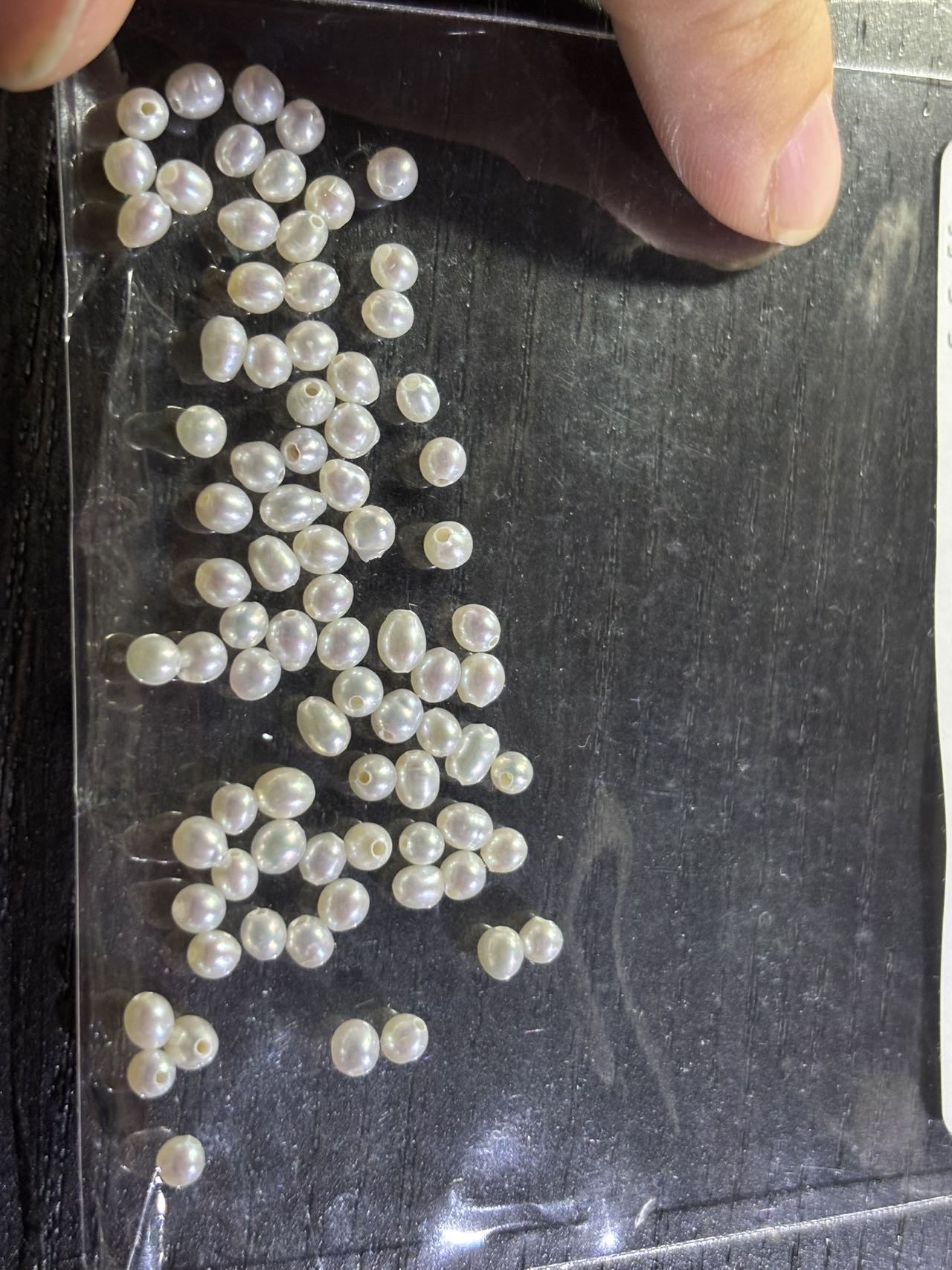 Reseña fotográfica de las mini perlas barrocas de agua dulce de 3-4 mm