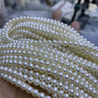 5-6mm Natural White Round Non Nucleated Freshwater Pearls