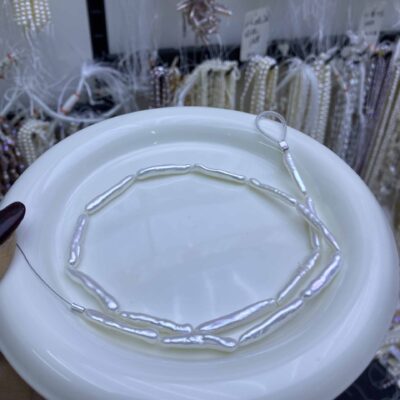 7 mm hochglänzende, natürliche Barockperlen im Stabdesign