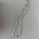 Detalles del collar de perlas de agua dulce con monedas irregulares chapado en oro de 18 quilates