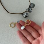 Details zu barocken Perlen-Tropfen-Creolen