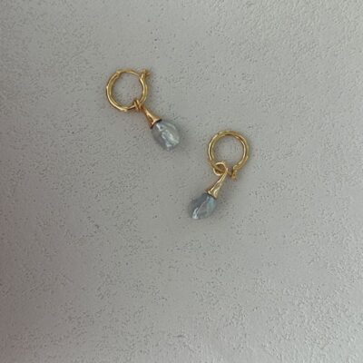 Défilé de boucles d'oreilles créoles baroques en perles