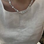 Présentoir avant pour collier de perles bleu baroque en pépites