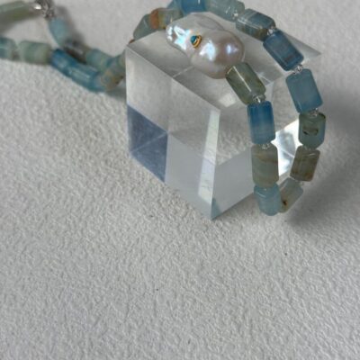 Collier baroque en cristal bleu et turquoise avec perles