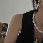 Details zu kreuzförmigen Barockperlen-Ohrringen