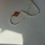 Collier de perles œil-de-grec avec pendentif en argent plaqué or - Présentation