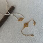 Collier de perles œil-grec avec pendentif en argent plaqué or - Vue de face