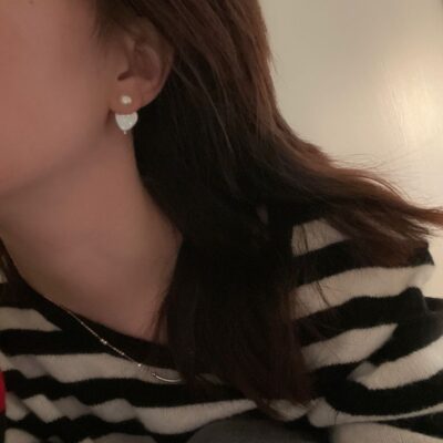 Herzförmige Barock-Süßwasserperlen-Ohrstecker